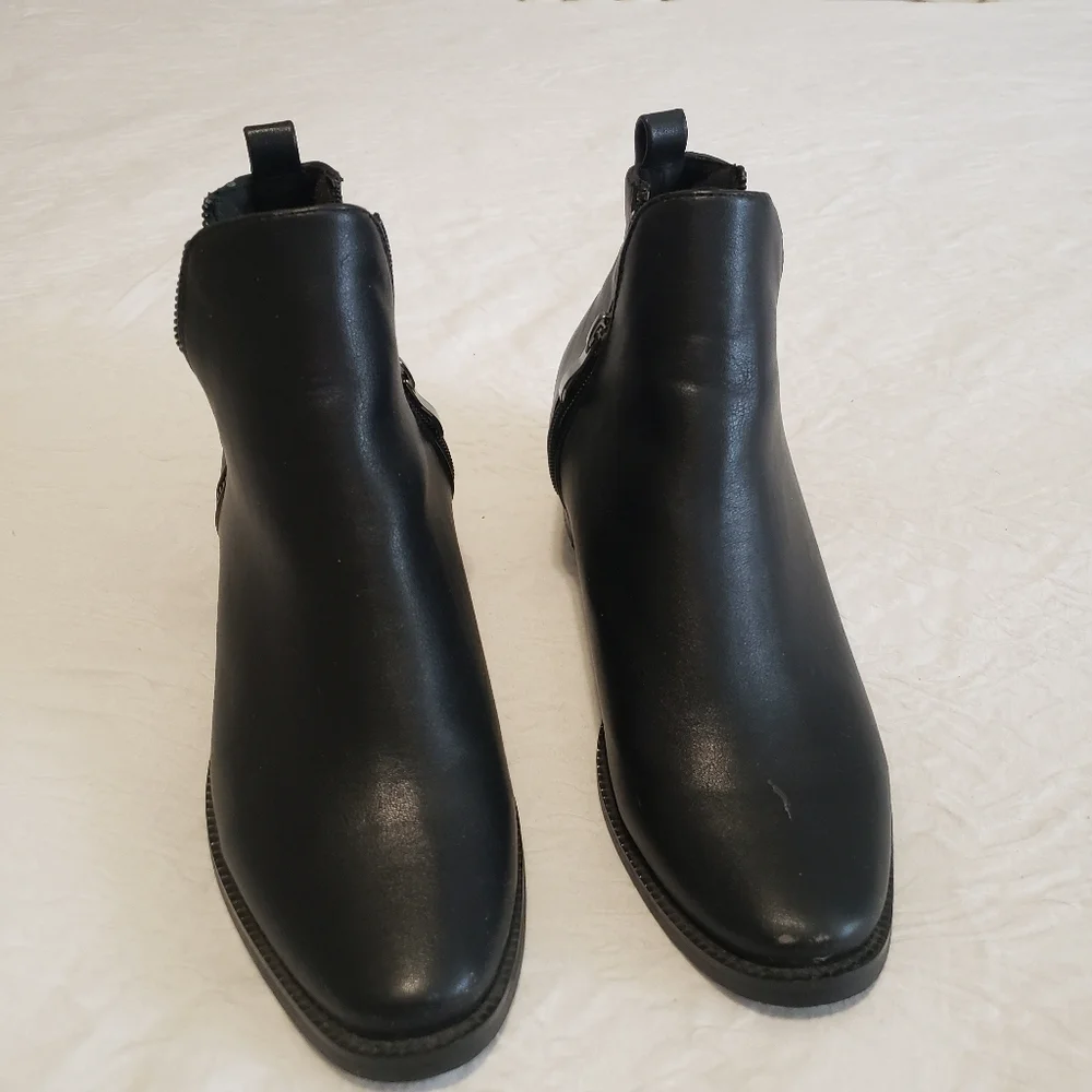 BLACK BOOTIES SIZE 71/2
